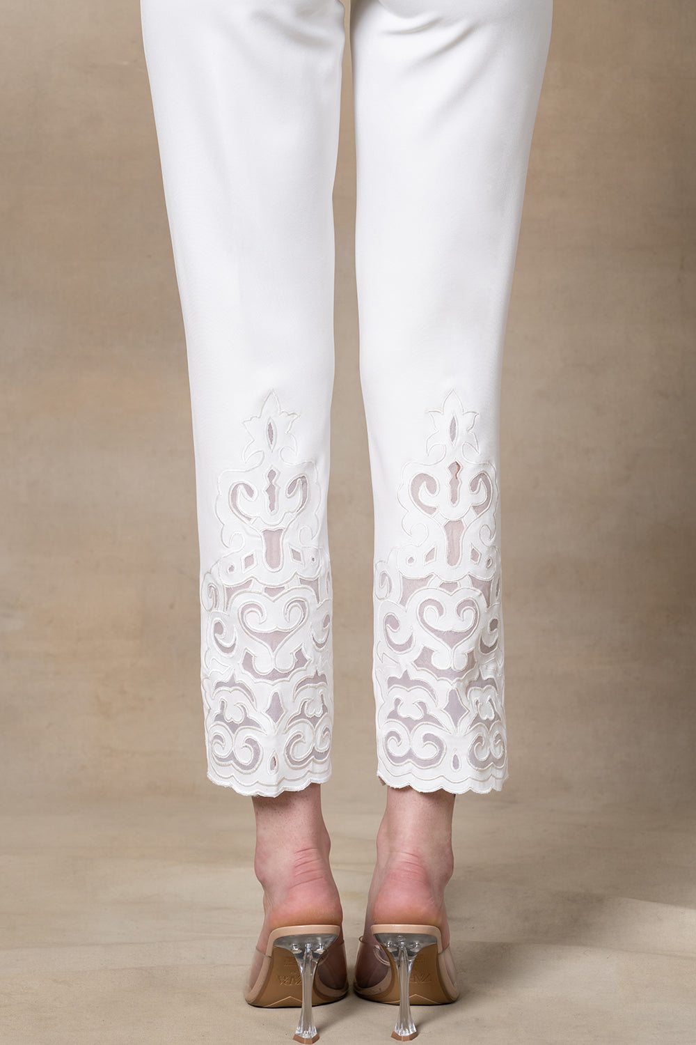 LAILA PANT WHITE